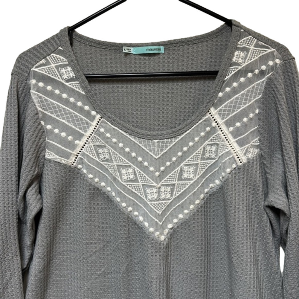 Maurice’s long sleeve with small lace overlay - Picture 2 of 2